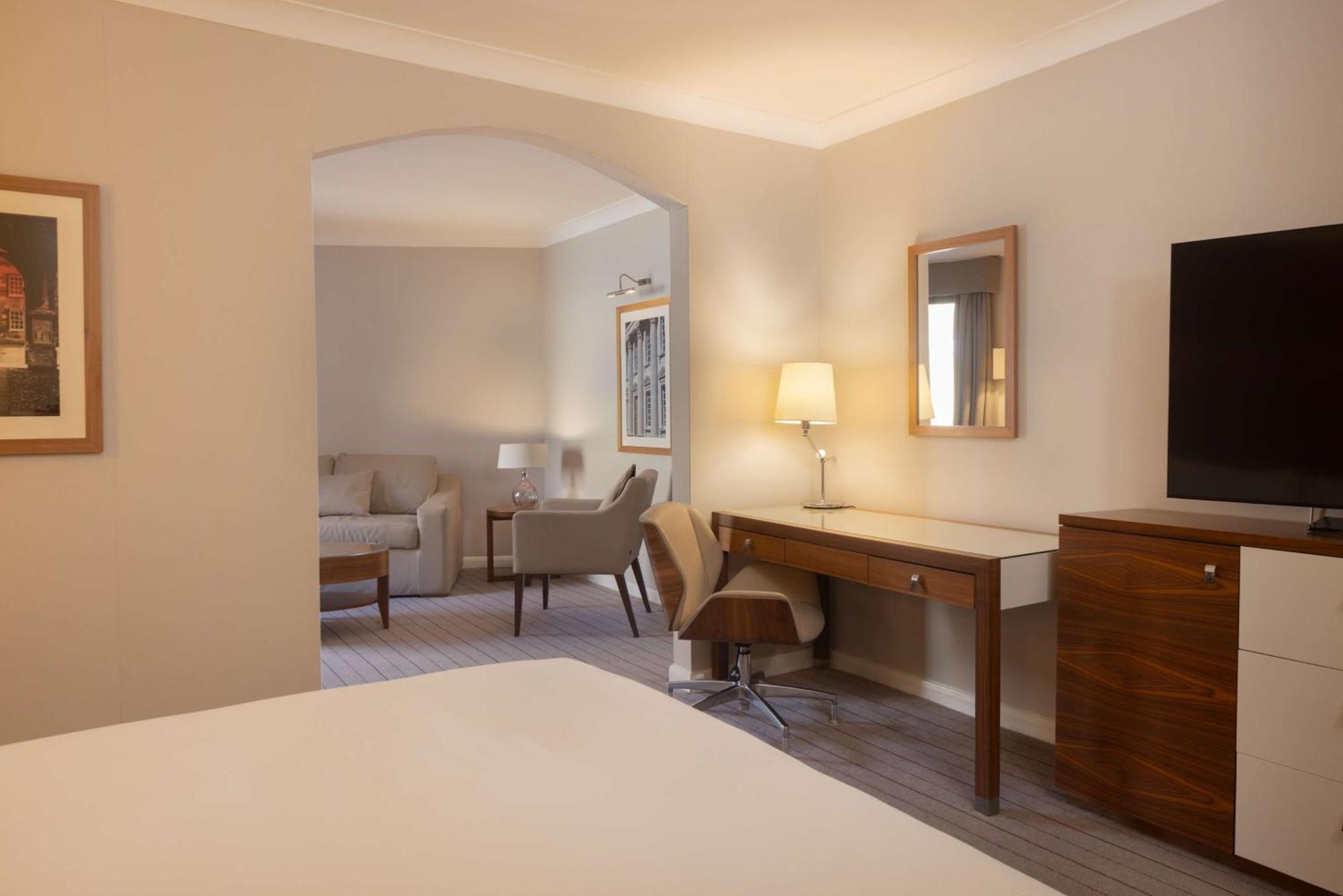 Hilton Cambridge City Centre Экстерьер фото